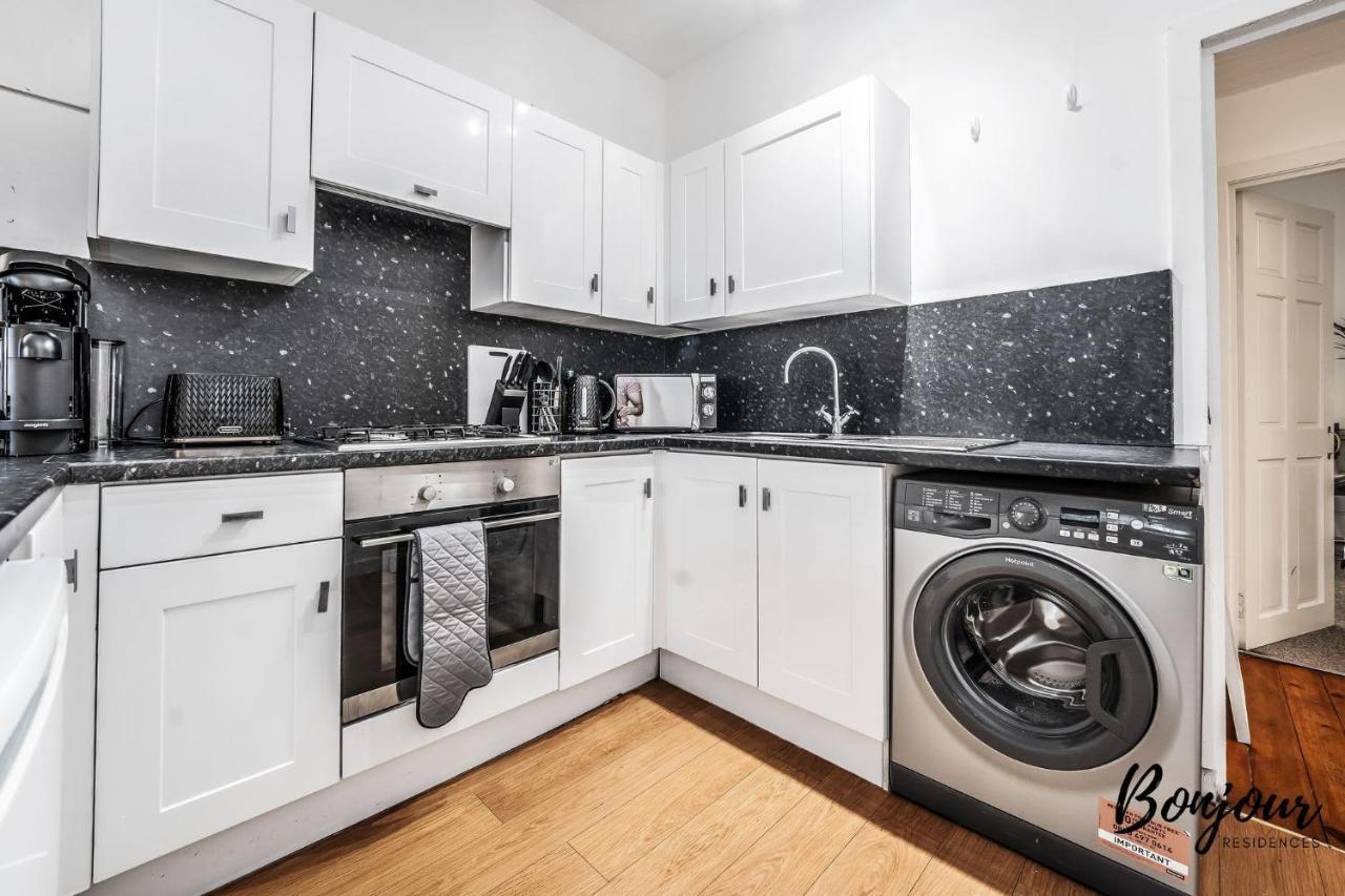Cosy Grassmarket 2Br-1Ba - Newly Decorated! By Bonjour Residences Edinburgh Bagian luar foto