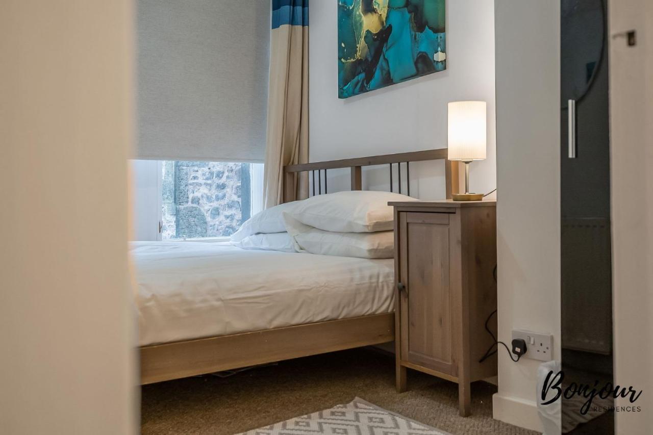 Cosy Grassmarket 2Br-1Ba - Newly Decorated! By Bonjour Residences Edinburgh Bagian luar foto