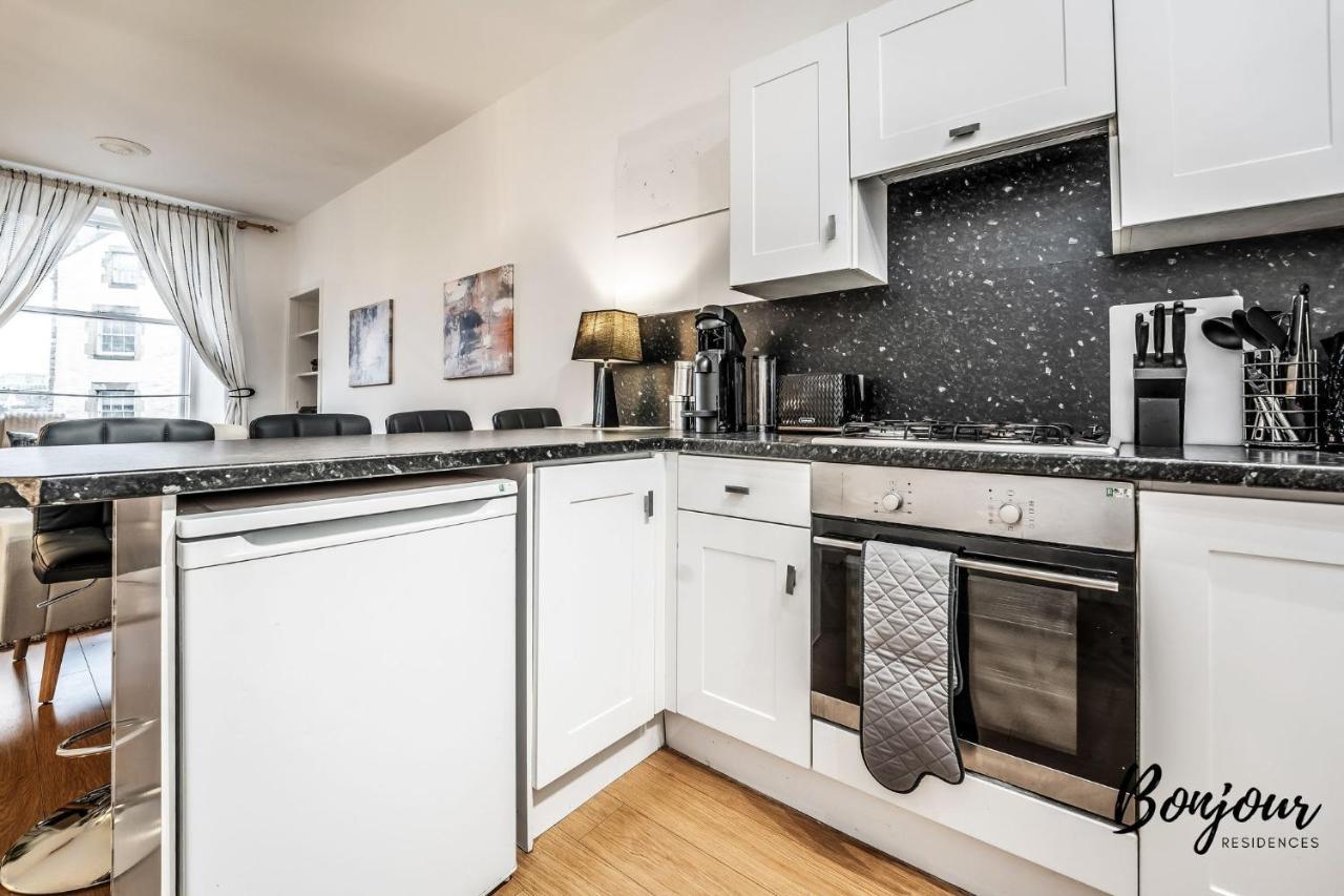 Cosy Grassmarket 2Br-1Ba - Newly Decorated! By Bonjour Residences Edinburgh Bagian luar foto