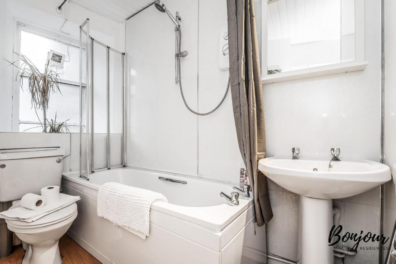 Cosy Grassmarket 2Br-1Ba - Newly Decorated! By Bonjour Residences Edinburgh Bagian luar foto